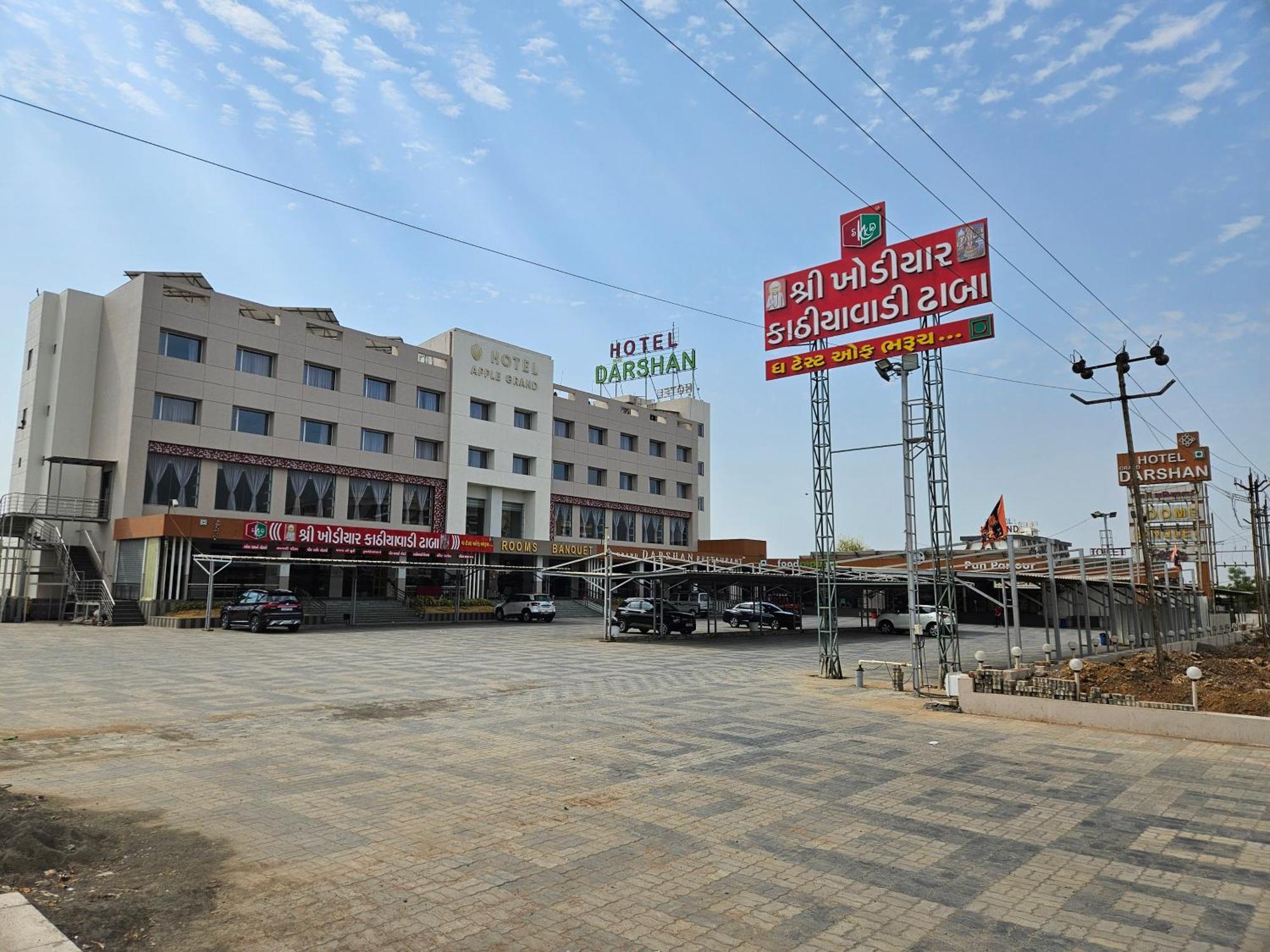 Hotel Grand Darshan วาโดดารา ภายนอก รูปภาพ