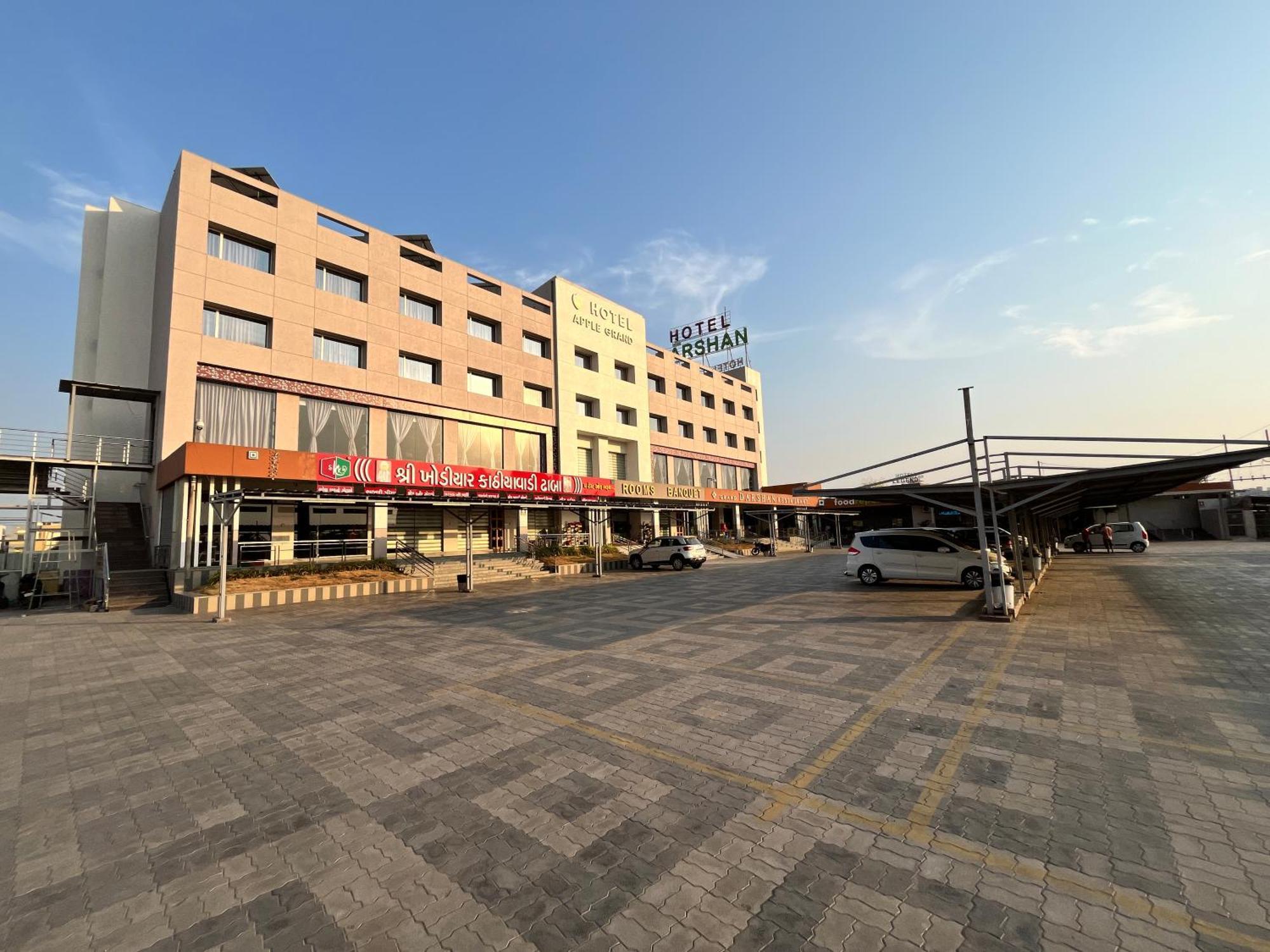 Hotel Grand Darshan วาโดดารา ภายนอก รูปภาพ