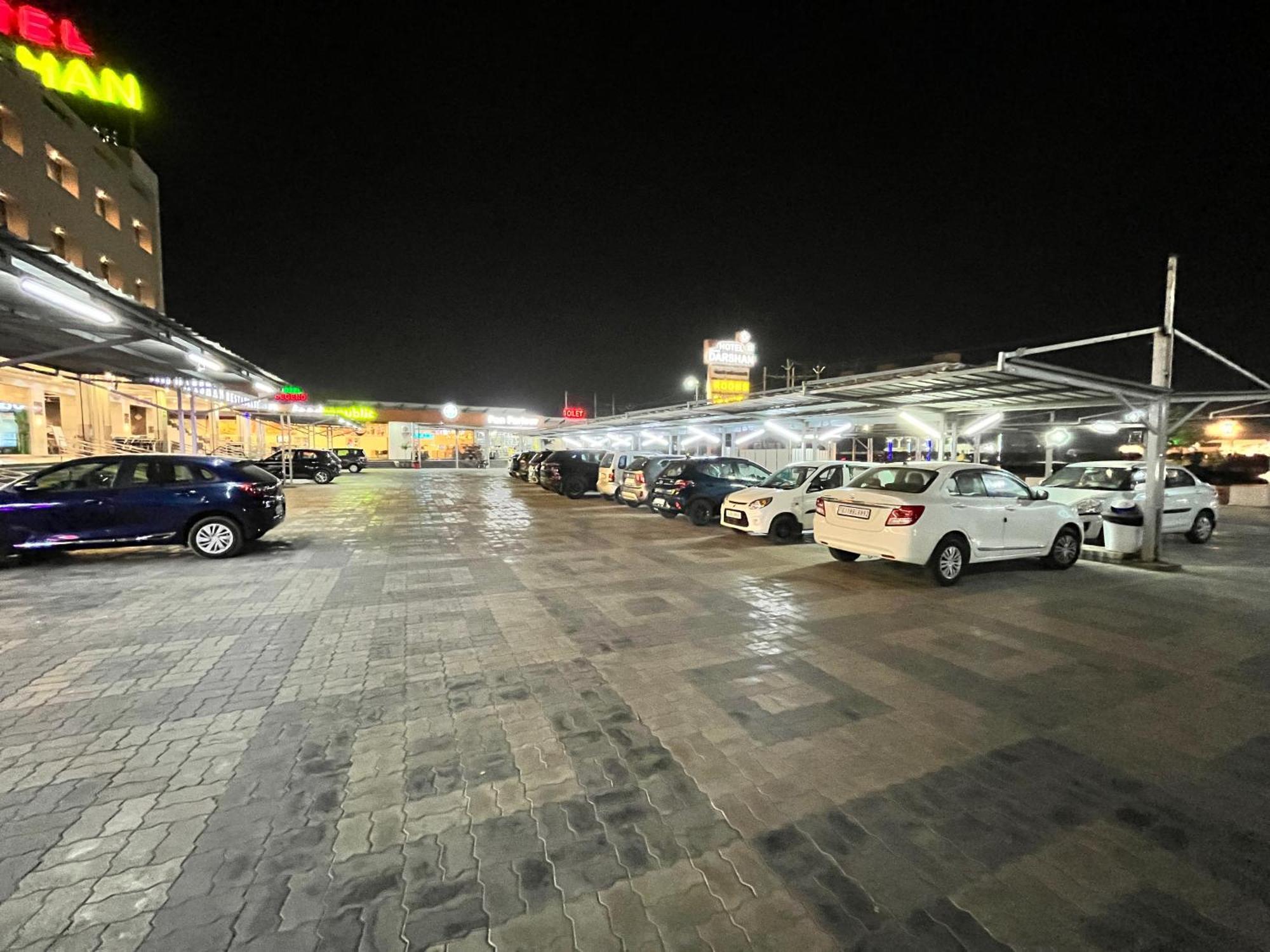 Hotel Grand Darshan วาโดดารา ภายนอก รูปภาพ