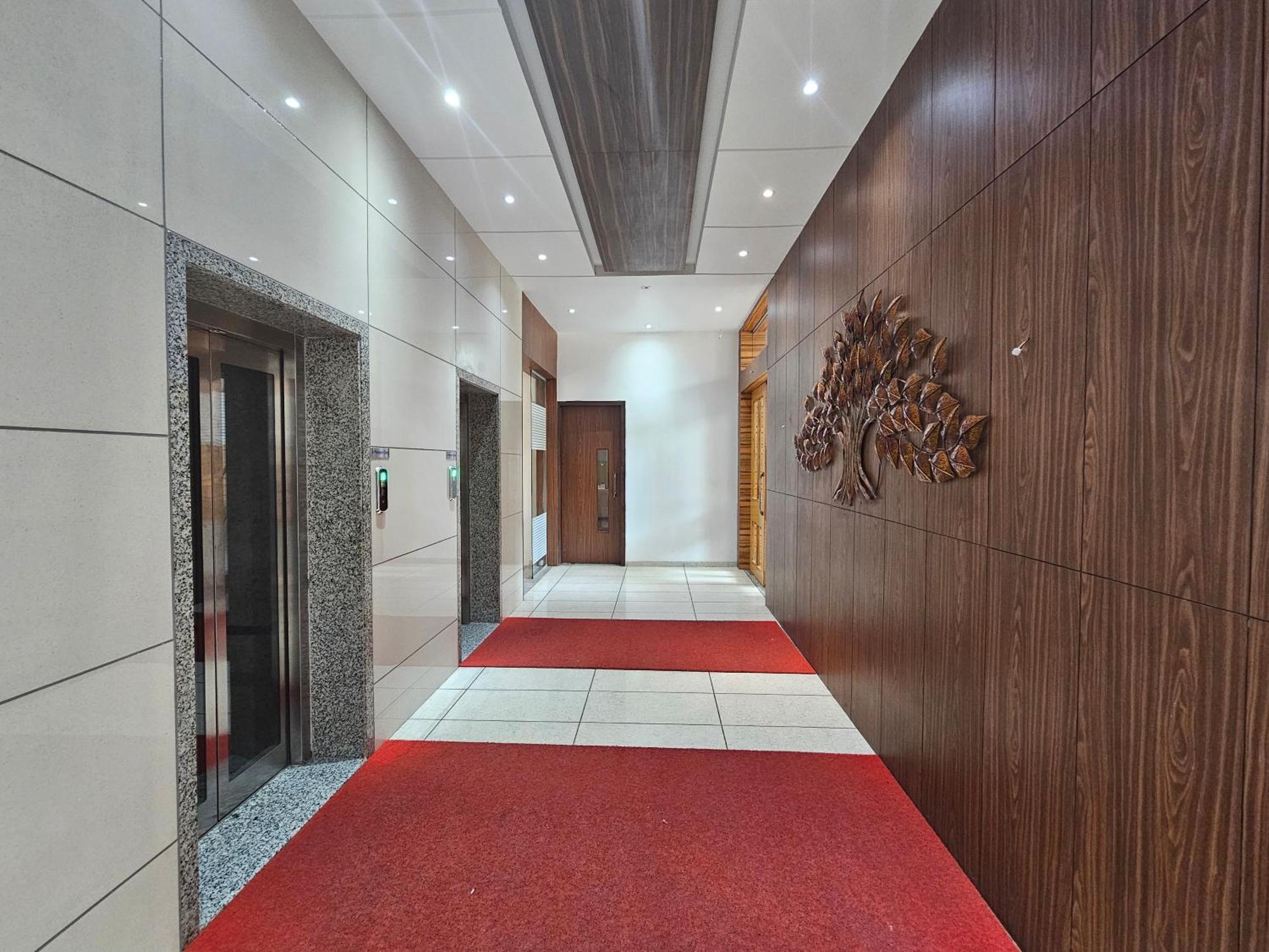 Hotel Grand Darshan วาโดดารา ภายนอก รูปภาพ