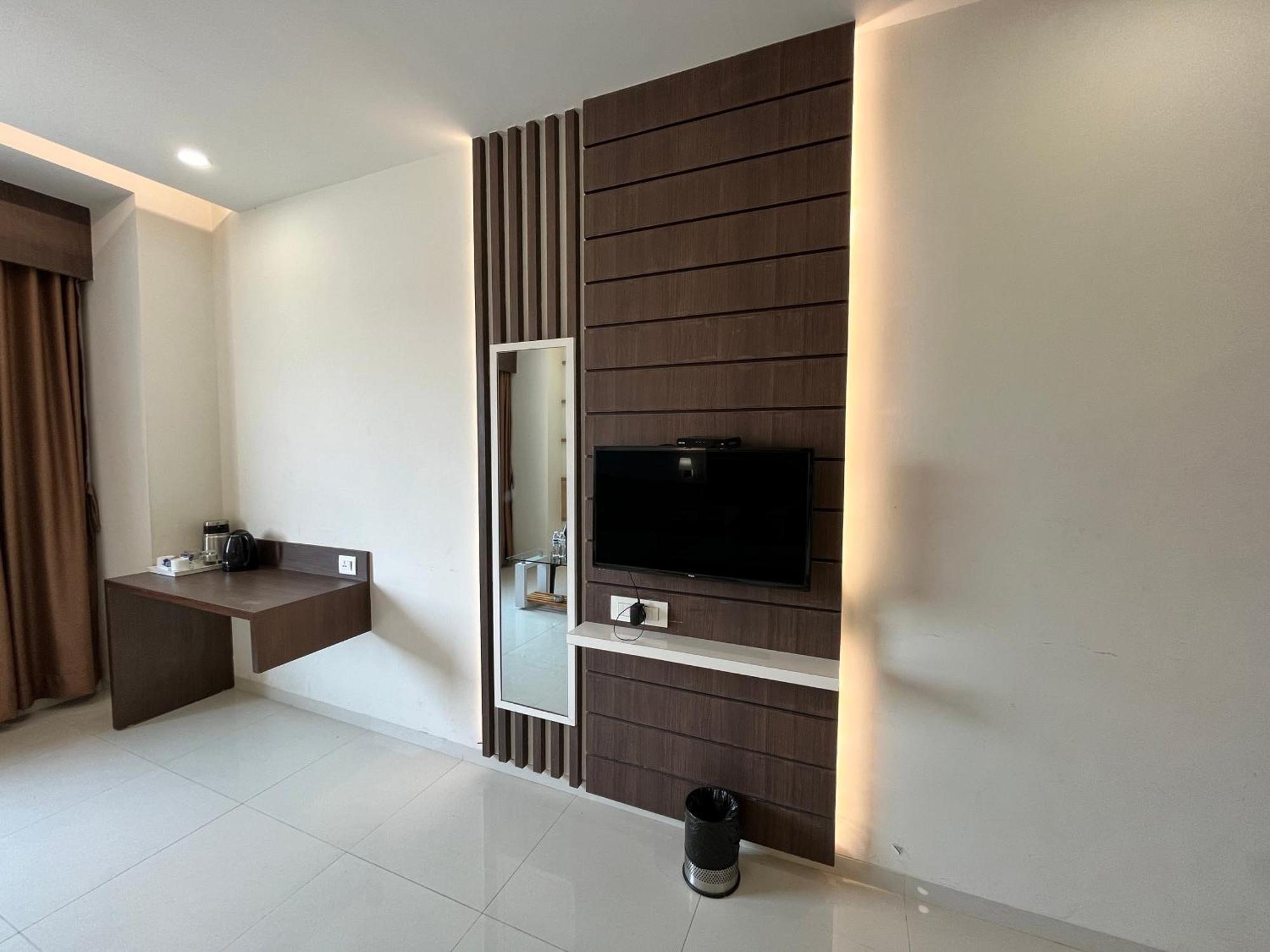 Hotel Grand Darshan วาโดดารา ภายนอก รูปภาพ