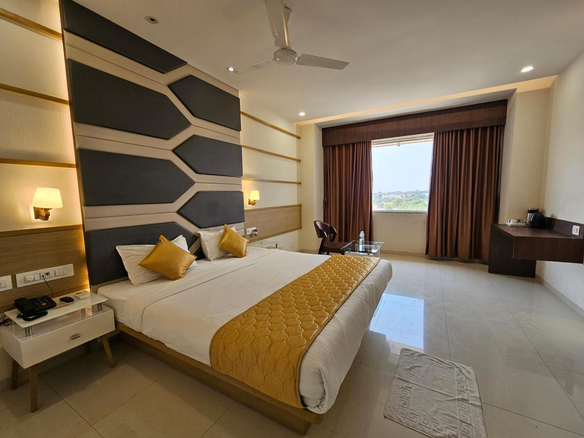Hotel Grand Darshan วาโดดารา ภายนอก รูปภาพ
