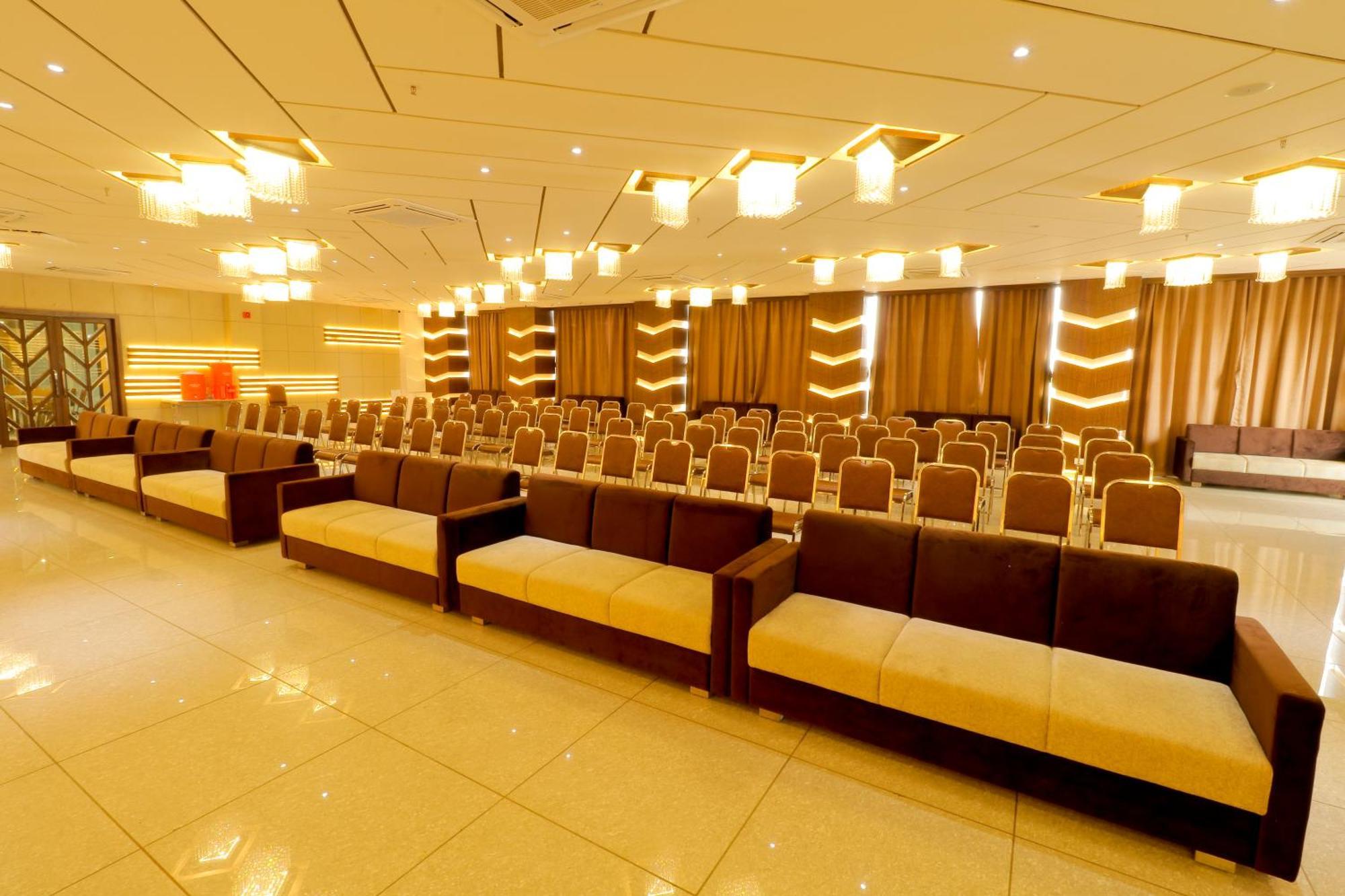 Hotel Grand Darshan วาโดดารา ภายนอก รูปภาพ
